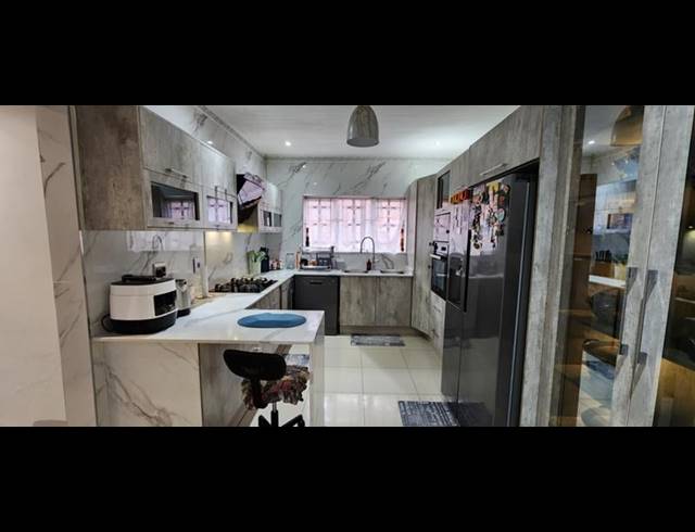 4 BEDROOM HOUSE FOR SALE IN SHALLCROSS